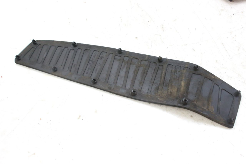 photo de TAPPETINO PEDANA PIAGGIO MP3 RL 250 (2006 - 2010) - Primo piano tecnico