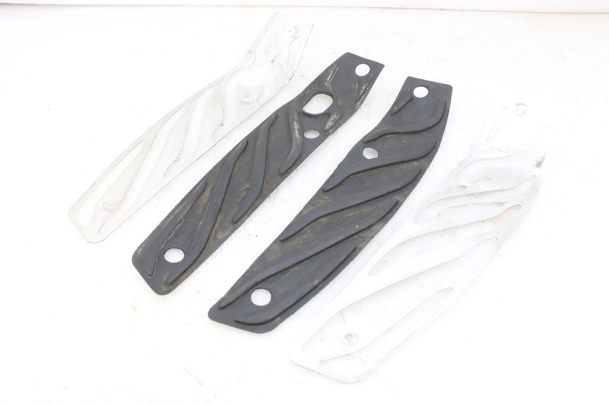 photo de CARENA PEDANA GOMME PIAGGIO MP3 500 (2016 - 2018) - Dettaglio del componente