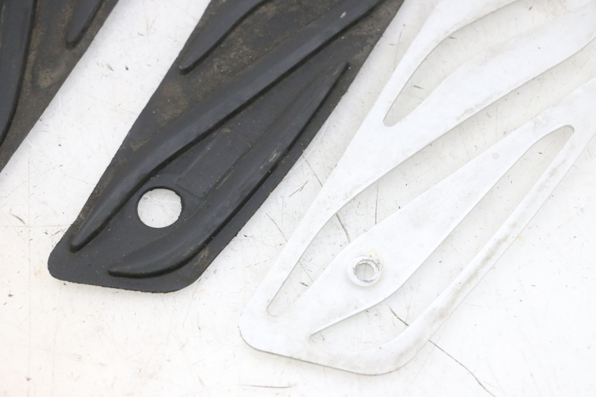 photo de CARENA PEDANA GOMME PIAGGIO MP3 500 (2016 - 2018) - Primo piano ad alta risoluzione