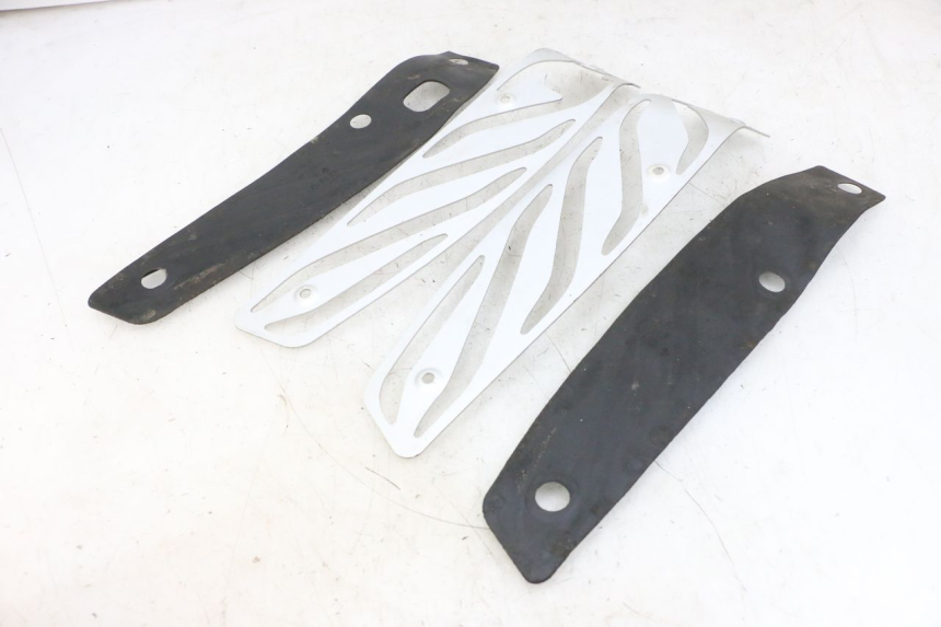 photo de CARENA PEDANA GOMME PIAGGIO MP3 500 (2016 - 2018) - Altra angolazione