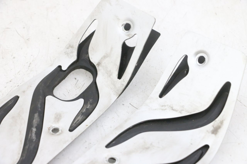 photo de CARENA PEDANA GOMME PIAGGIO MP3 500 (2016 - 2018) - Vista d'insieme del prodotto