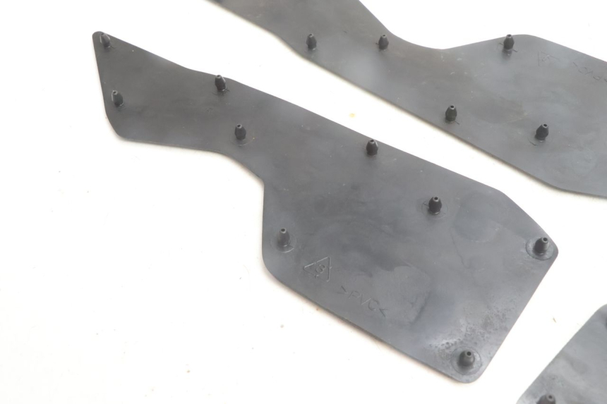 photo de CARENA PEDANA GOMME YAMAHA N-MAX NMAX 125 (2021 - 2024) - Stato della superficie e materiale