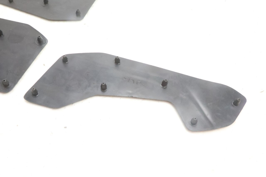 photo de CARENA PEDANA GOMME YAMAHA N-MAX NMAX 125 (2021 - 2024) - Marcature e riferimenti originali