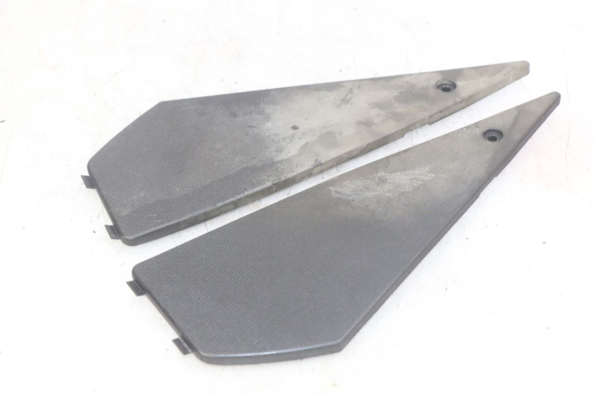 photo de TAPPETINO PEDANA PIAGGIO NEW TYPHOON 50 (2010 - 2017) - Zoom sullo stato d'uso