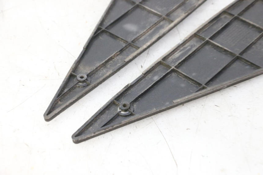 photo de TAPPETINO PEDANA PIAGGIO NEW TYPHOON 50 (2010 - 2017) - Zoom sullo stato d'uso