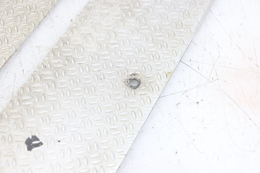 photo de CARENA PEDANA GOMME PIAGGIO NRG POWER PUREJET 50 (2018 - 2021) - Primo piano tecnico