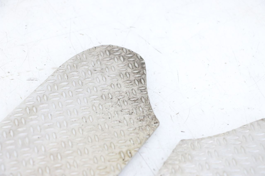 photo de CARENA PEDANA GOMME PIAGGIO NRG POWER PUREJET 50 (2018 - 2021) - Dettagli dei punti di fissaggio