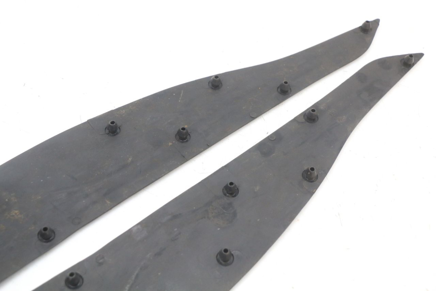 photo de Tappetino pedana HONDA PCX (JF28) 125 (2009 - 2011) - Dettagli dei punti di fissaggio