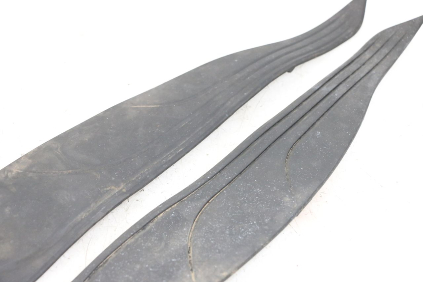 photo de TAPPETINO PEDANA HONDA PCX (JF47) 125 (2012 - 2013) - Zoom sullo stato d'uso