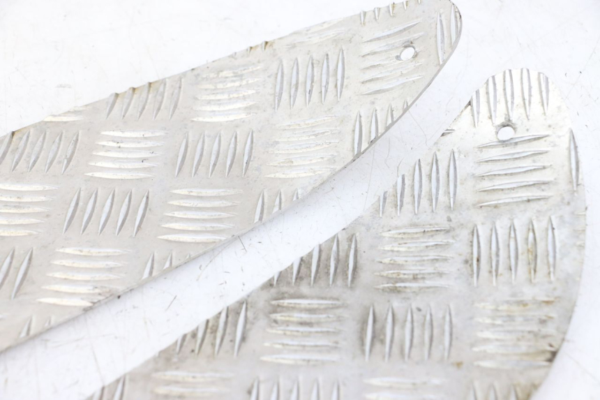 photo de CARENA PEDANA GOMME PEUGEOT ELYSTAR 50 (2002 - 2014) - Primo piano tecnico