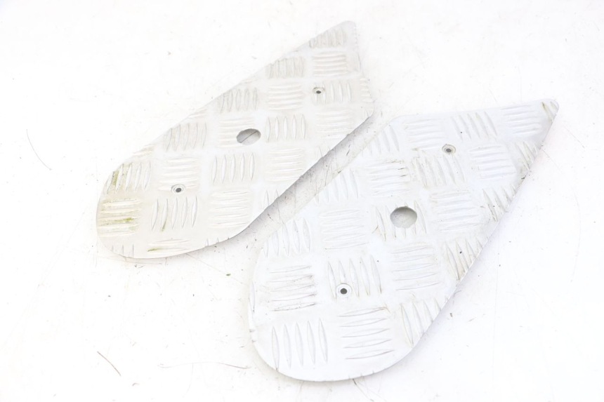 photo de TAPPETINO PEDANA PEUGEOT KISBEE 4T 50 (2018 - 2022) - Zoom sullo stato d'uso