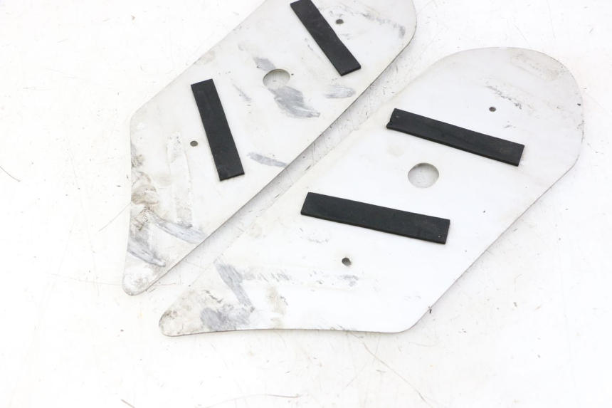 photo de TAPPETINO PEDANA PEUGEOT KISBEE 4T 50 (2018 - 2022) - Dettaglio del componente