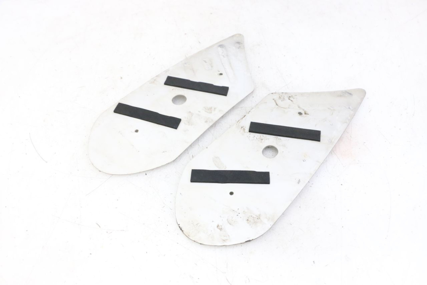 photo de CARENA PEDANA GOMME PEUGEOT STREETZONE I 2T 50 (2018 - 2020) - Zoom sullo stato d'uso