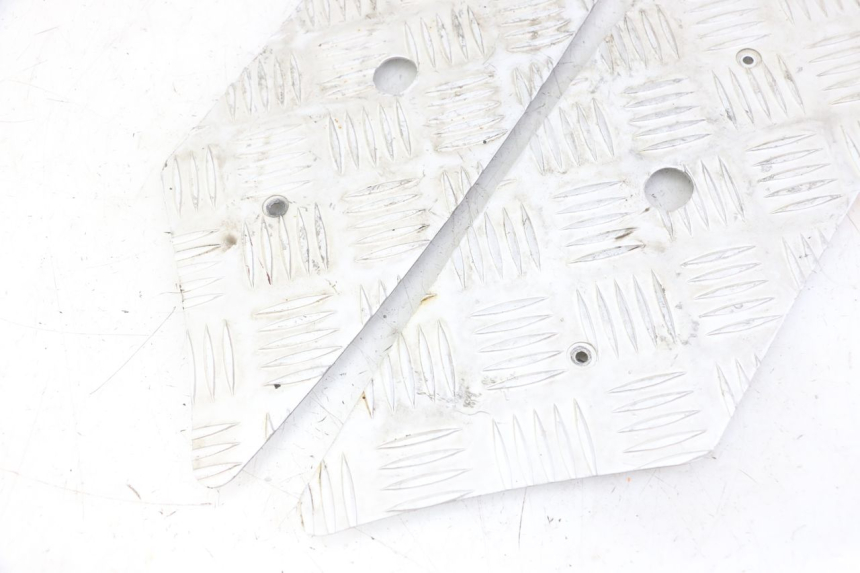 photo de CARENA PEDANA GOMME PEUGEOT STREETZONE I 2T 50 (2018 - 2020) - Primo piano tecnico