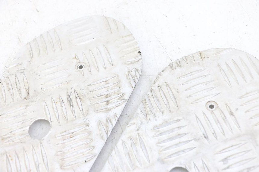 photo de CARENA PEDANA GOMME PEUGEOT STREETZONE I 2T 50 (2018 - 2020) - Vista d'insieme del prodotto