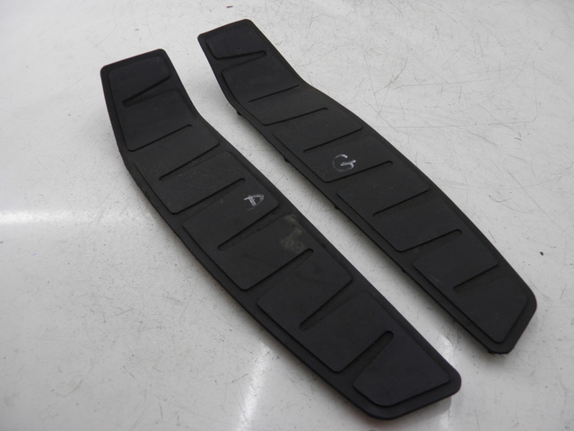 photo de CARENA PEDANA GOMME PIAGGIO MP3 RL 125 (2006 - 2014) - Vista principale