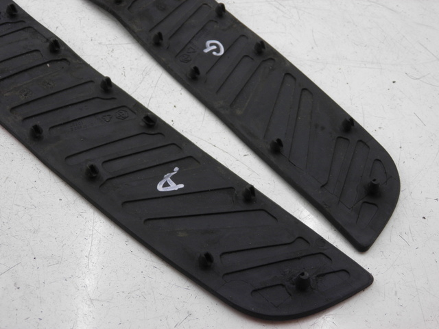 photo de TAPPETINO PEDANA PIAGGIO XEVO - X EVO 125 (2007 - 2017) - Altra angolazione