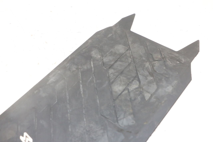 photo de CARENA PEDANA GOMME PUNK ELECTRIC RIDER 1 - Altra angolazione