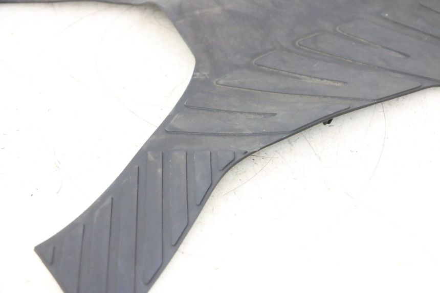 photo de CARENA PEDANA GOMME DAELIM S2 125 (2006 - 2007) - Caratteristiche distintive