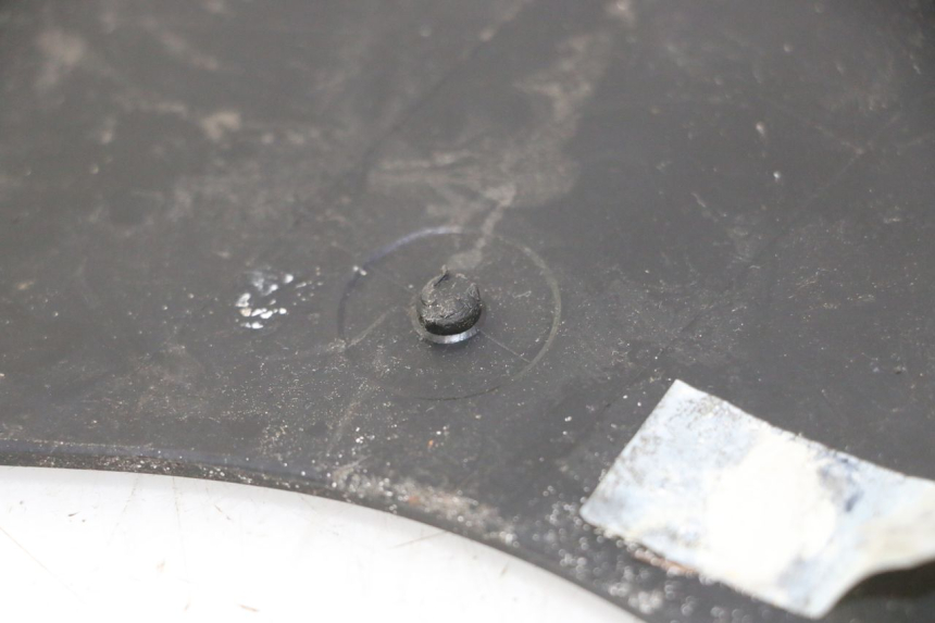 photo de CARENA PEDANA GOMME DAELIM S2 125 (2006 - 2007) - Primo piano tecnico