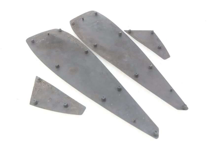 photo de TAPPETINO PEDANA PEUGEOT SATELIS COMPRESSOR K15 125 (2006 - 2009) - Dettaglio del componente