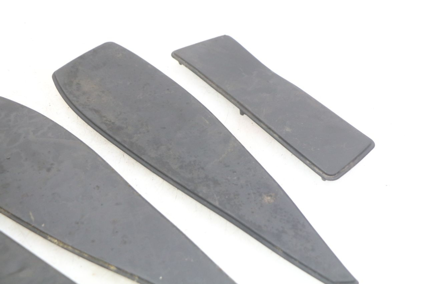 photo de TAPPETINO PEDANA PEUGEOT SATELIS 125 (2010 - 2012) - Altra angolazione