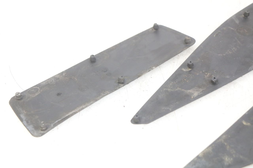 photo de TAPPETINO PEDANA PEUGEOT SATELIS 125 (2006 - 2009) - Zoom sullo stato d'uso