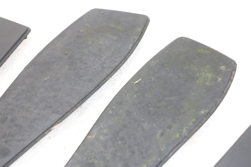 photo de TAPPETINO PEDANA PEUGEOT SATELIS 125 (2006 - 2009) - Primo piano tecnico