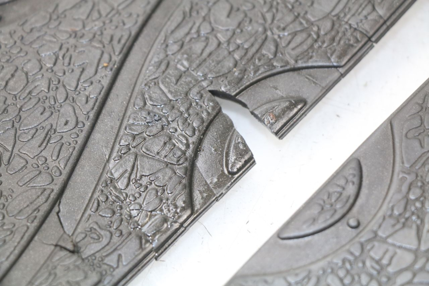 photo de Tappetino pedana APRILIA SCARABEO GT 125 (1999 - 2007) - Altra angolazione