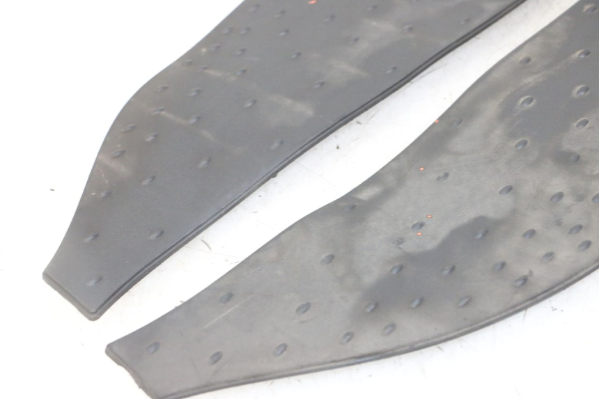 photo de CARENA PEDANA GOMME APRILIA SCARABEO GT TOURING 125 (1999 - 2005) - Zoom sullo stato d'uso