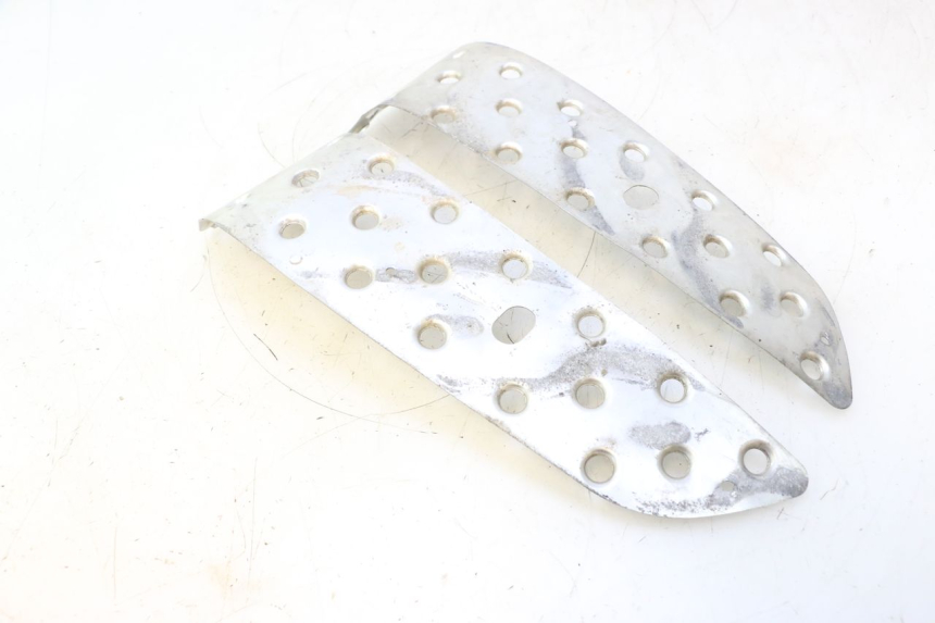 photo de CARENA PEDANA GOMME PEUGEOT SPEEDFIGHT 2 AC 50 (2000 - 2009) - Dettaglio del componente
