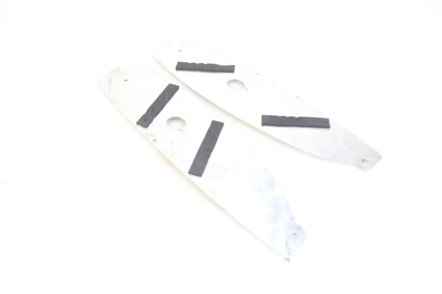 photo de TAPPETINO PEDANA PEUGEOT SPEEDFIGHT 3 AIR 50 (2009 - 2015) - Dettaglio del componente