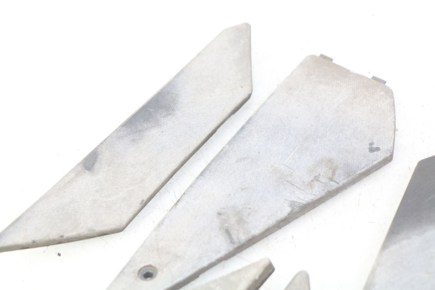 photo de TAPPETINO PEDANA APRILIA SR 2T 50 (2012 - 2017) - Altra angolazione