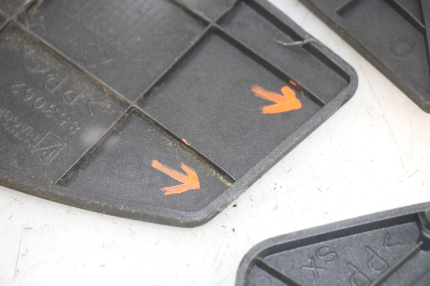 photo de TAPPETINO PEDANA APRILIA SR 2T 50 (2012 - 2017) - Dettaglio del componente