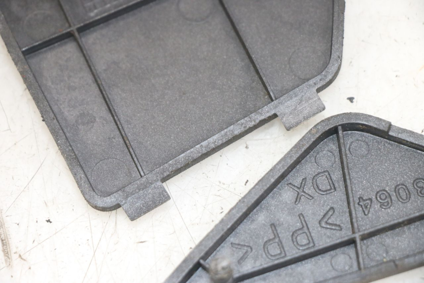 photo de TAPPETINO PEDANA APRILIA SR 2T 50 (2012 - 2017) - Zoom sullo stato d'uso