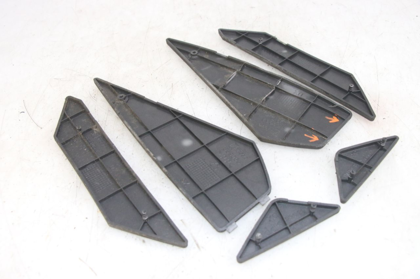 photo de TAPPETINO PEDANA APRILIA SR 2T 50 (2012 - 2017) - Altra angolazione