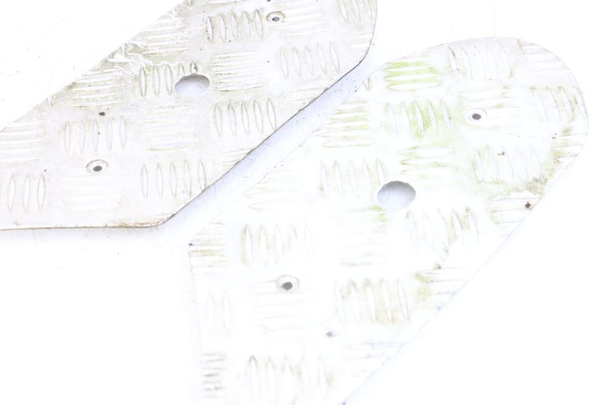 photo de CARENA PEDANA GOMME PEUGEOT STREETZONE 2T 50 (2014 - 2019) - Zoom sullo stato d'uso