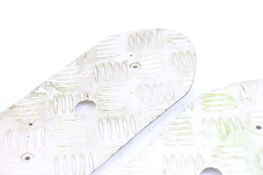 photo de CARENA PEDANA GOMME PEUGEOT STREETZONE 2T 50 (2014 - 2019) - Altra angolazione