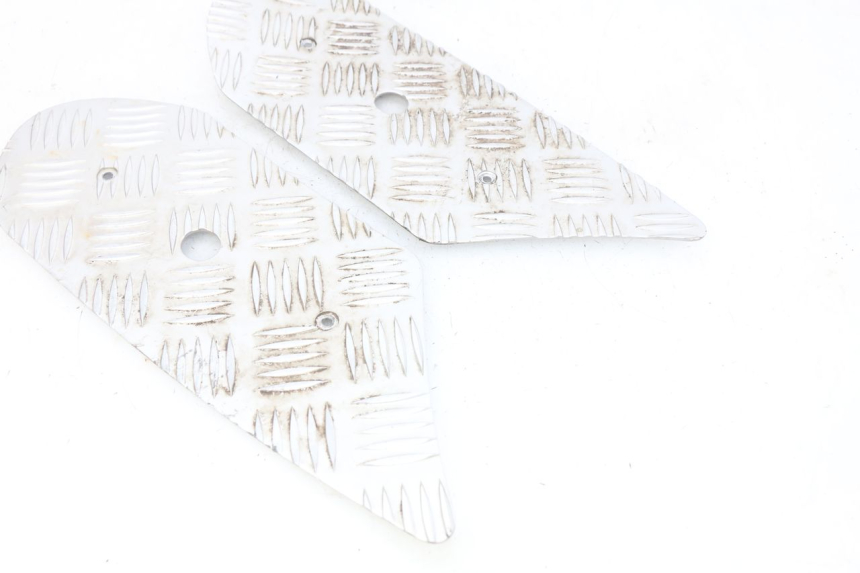 photo de TAPPETINO PEDANA PEUGEOT STREETZONE 4T 50 (2018 - 2023) - Zoom sullo stato d'uso