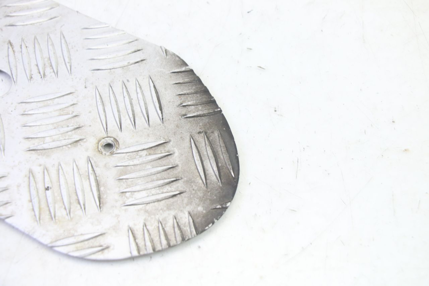 photo de CARENA PEDANA GOMME PEUGEOT STREETZONE I 2T 50 (2018 - 2020) - Zoom sullo stato d'uso