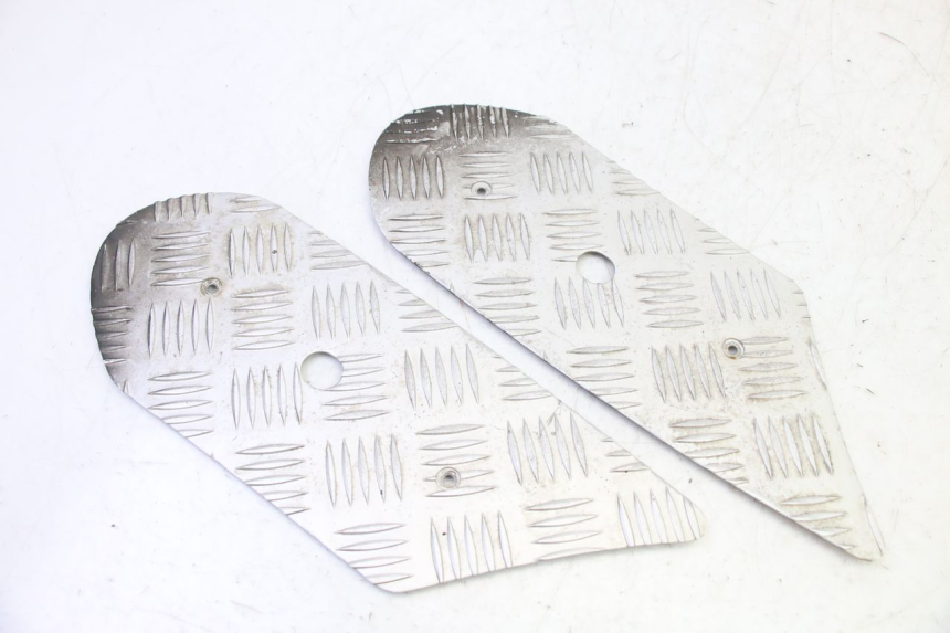 photo de CARENA PEDANA GOMME PEUGEOT STREETZONE I 2T 50 (2018 - 2020) - Altra angolazione