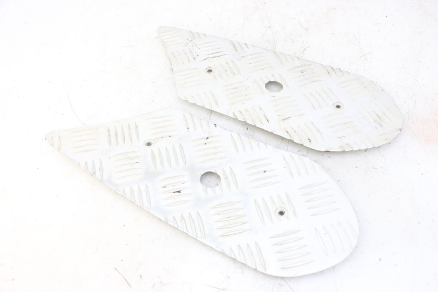 photo de CARENA PEDANA GOMME PEUGEOT STREETZONE I NAKED 2T 50 (2018 - 2020) - Vista principale