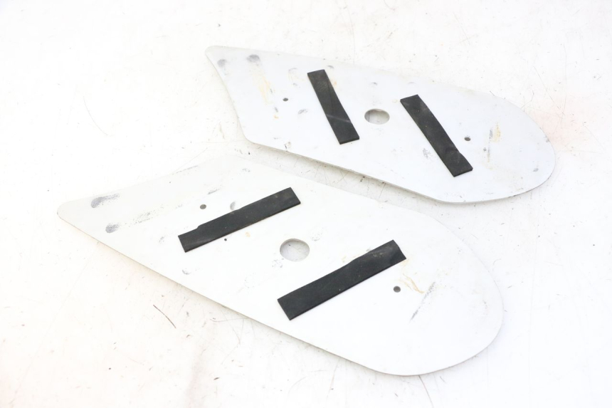 photo de CARENA PEDANA GOMME PEUGEOT STREETZONE I NAKED 2T 50 (2018 - 2020) - Dettaglio del componente