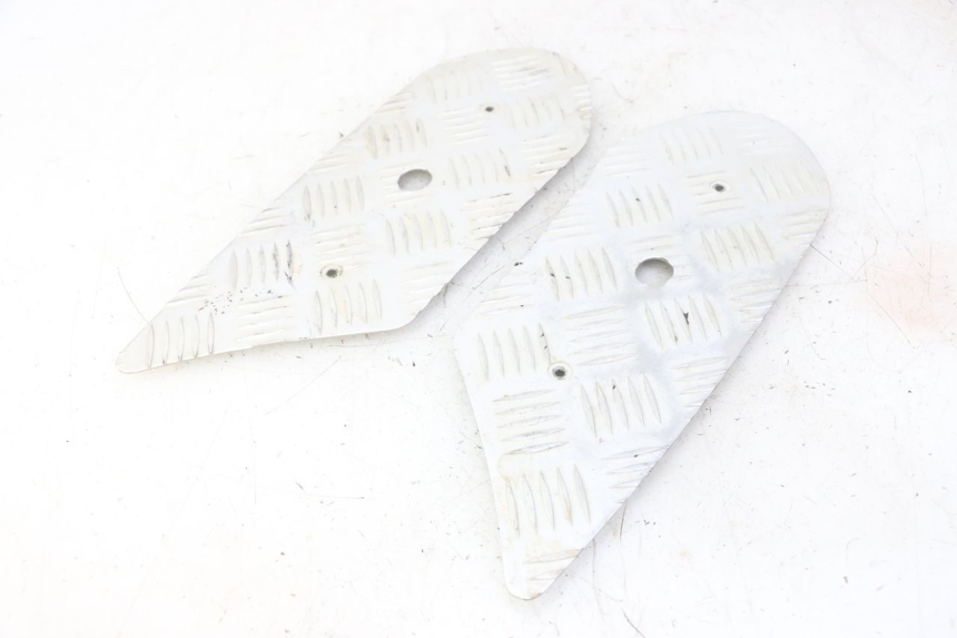 photo de CARENA PEDANA GOMME PEUGEOT STREETZONE I NAKED 2T 50 (2018 - 2020) - Altra angolazione