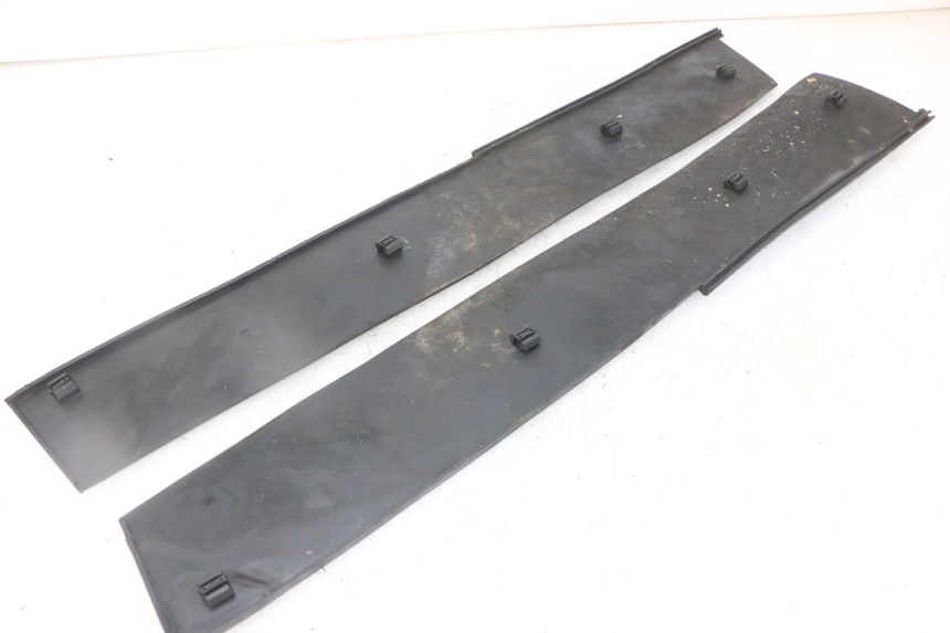 photo de CARENA PEDANA GOMME PIAGGIO SUPER LX 125 (2000 - 2003) - Zoom sullo stato d'uso