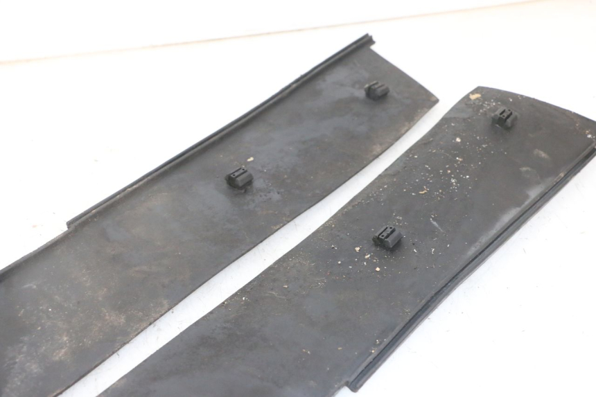 photo de CARENA PEDANA GOMME PIAGGIO SUPER LX 125 (2000 - 2003) - Altra angolazione