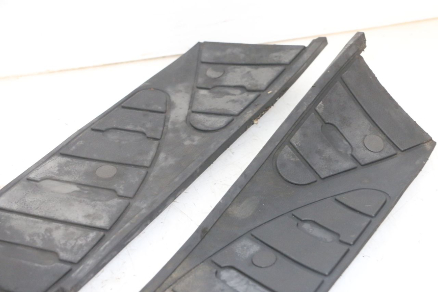 photo de CARENA PEDANA GOMME PIAGGIO SUPER LX 125 (2000 - 2003) - Vista d'insieme del prodotto