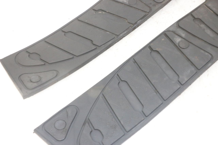 photo de CARENA PEDANA GOMME PIAGGIO SUPER LX 125 (2000 - 2003) - Stato della superficie e materiale