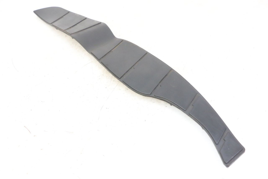 photo de CARENA PEDANA GOMME SUZUKI BURGMAN 125 (2018 - 2021) - Dettaglio del componente