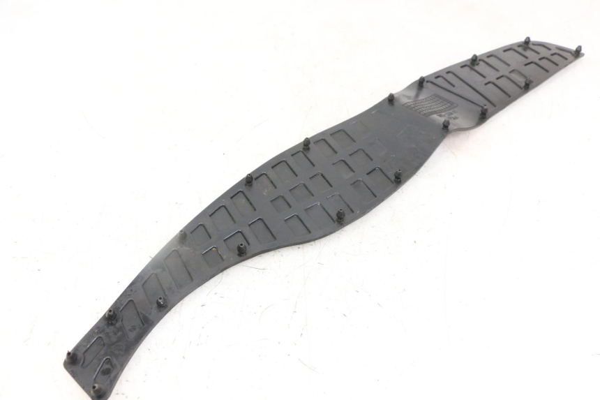 photo de CARENA PEDANA GOMME SUZUKI BURGMAN 125 (2018 - 2021) - Zoom sullo stato d'uso